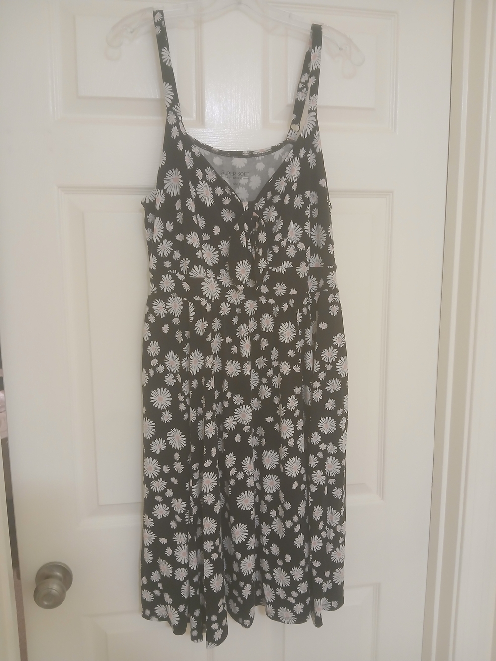 torrid Black Floral Midi Dress with White Daisy Print - Picture 4 of 4